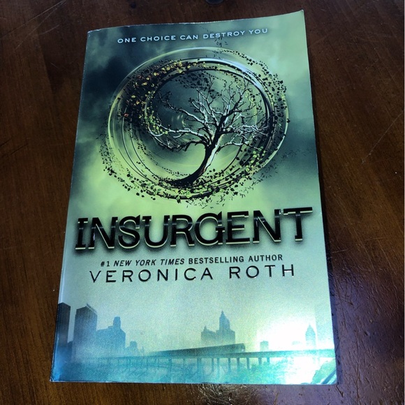 Insurgent- by Veronica Roth-paperback- 3rd in Divergent series- young adult book - Picture 5 of 6